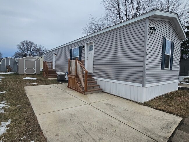 Building Photo - 333 E Lakewood Blvd