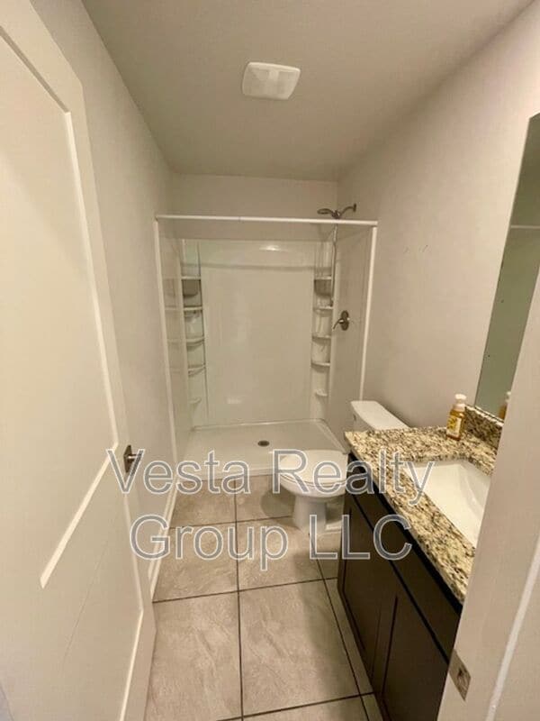 Building Photo - 909 Teabiscuit Wy