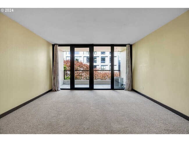 Foto del edificio - Modern 1Bd1Ba SW Corner Condo with some Ci...
