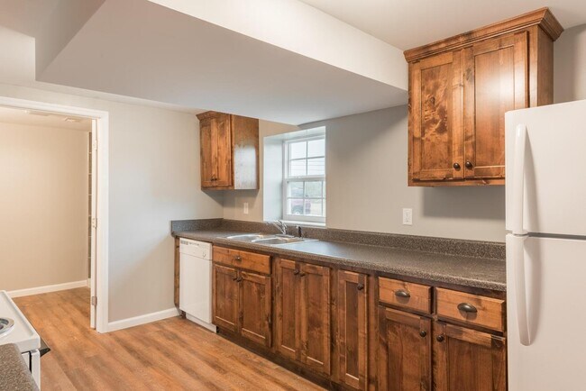 Foto del edificio - 256 Rock Creek Rd