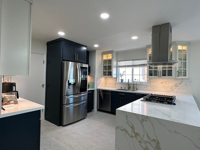 Building Photo - 42688 Ravensbourne Park St
