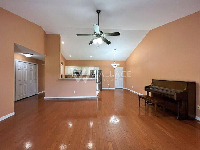 Foto del edificio - SPACIOUS 3 BEDROOM CONDO IN ANDERSON RIDGE...