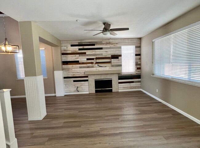 Foto del edificio - 6953 Bear Creek Dr