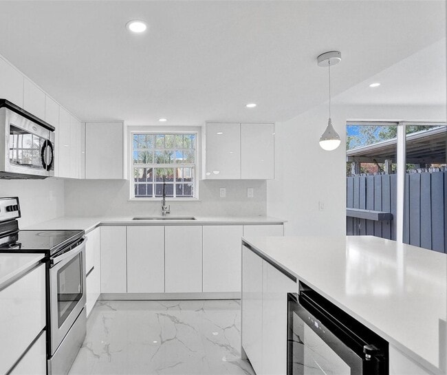 Foto del edificio - 606 NW 107th Ave