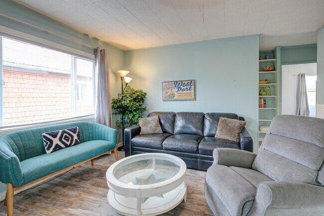 Building Photo - 1757 SR 105