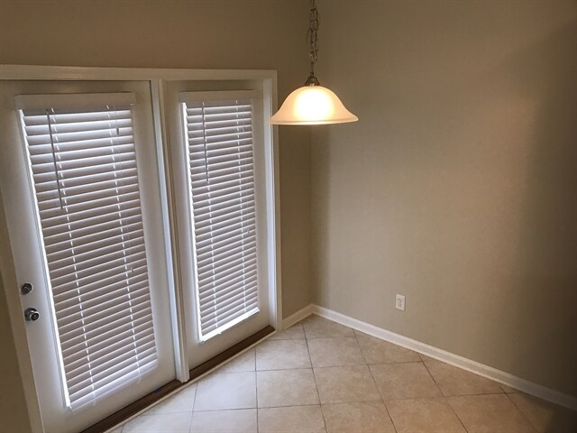 Building Photo - 330 Summer Hill Way