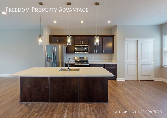 Foto del edificio - Arden Farm Townhome - 3BD end unit