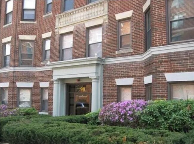 Foto del edificio - 90 Brainerd Rd