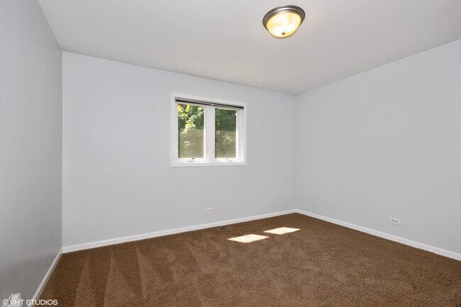 Building Photo - 12811 S Hadfield Dr
