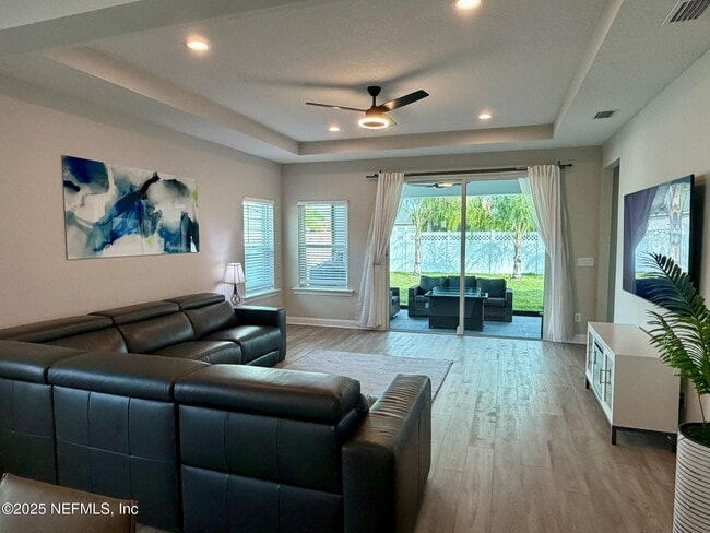 Building Photo - 72 Tarbert Ln