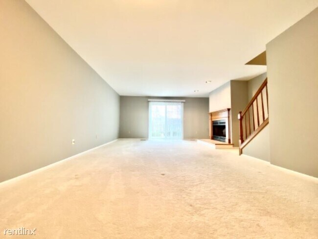 Building Photo - 839 Long Hill Rd