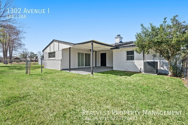 Building Photo - 1302 Avenue I