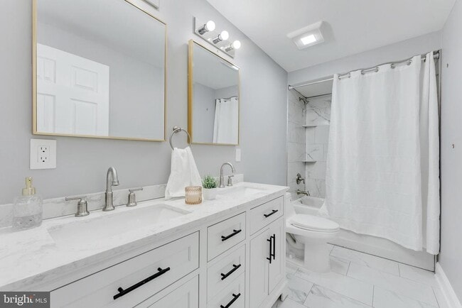 Building Photo - 15 N Main St