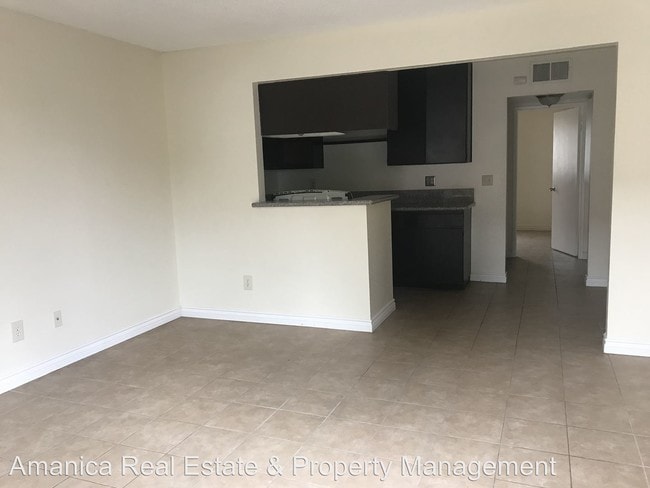 Building Photo - 1405 E Lynwood Dr