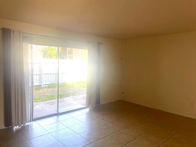 Foto del edificio - Spacious 3BR/2BA Condo Near Siesta Key Beach – Amenities Included!