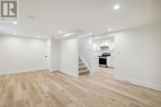 Building Photo - 87 Leaside Dr