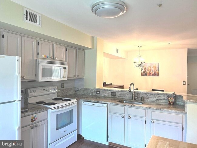 Building Photo - 50 Sandstone Ct