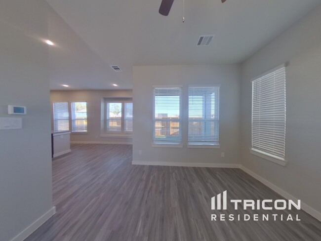 Building Photo - 9835 Willow Creek Commerce Dr 113 Tomball TX