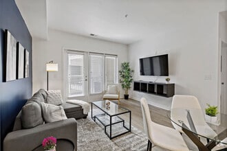 Building Photo - 205 S Kings Dr