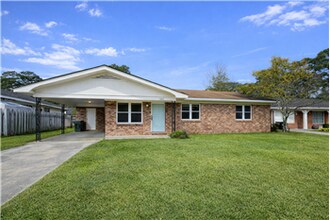 Building Photo - 1111 Maribob Cir