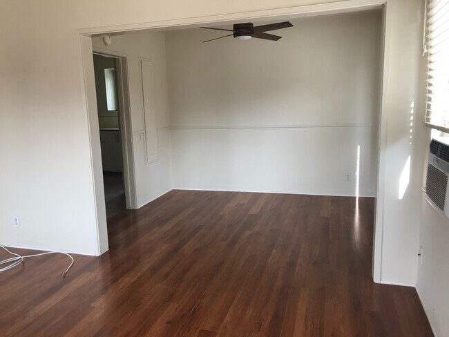 Foto del edificio - 1611 E Chevy Chase Dr