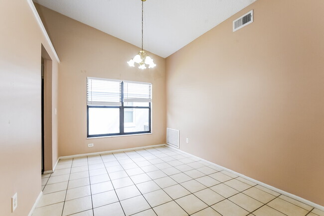 Building Photo - 1501 Woodfield Oaks Dr