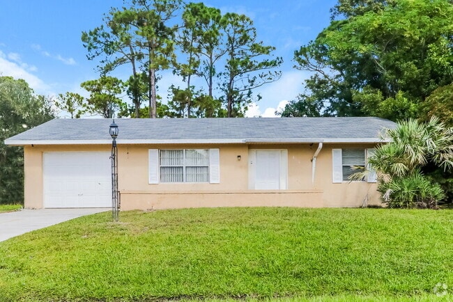 Building Photo - 613 SE Starfish Ave