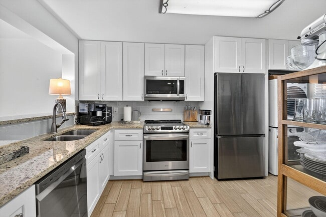 Building Photo - 3581 S Ocean Blvd