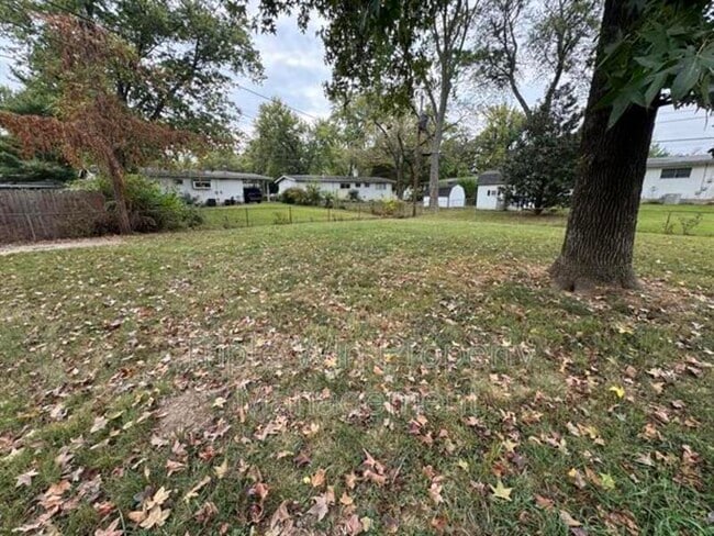 Building Photo - 220 Falcon Dr