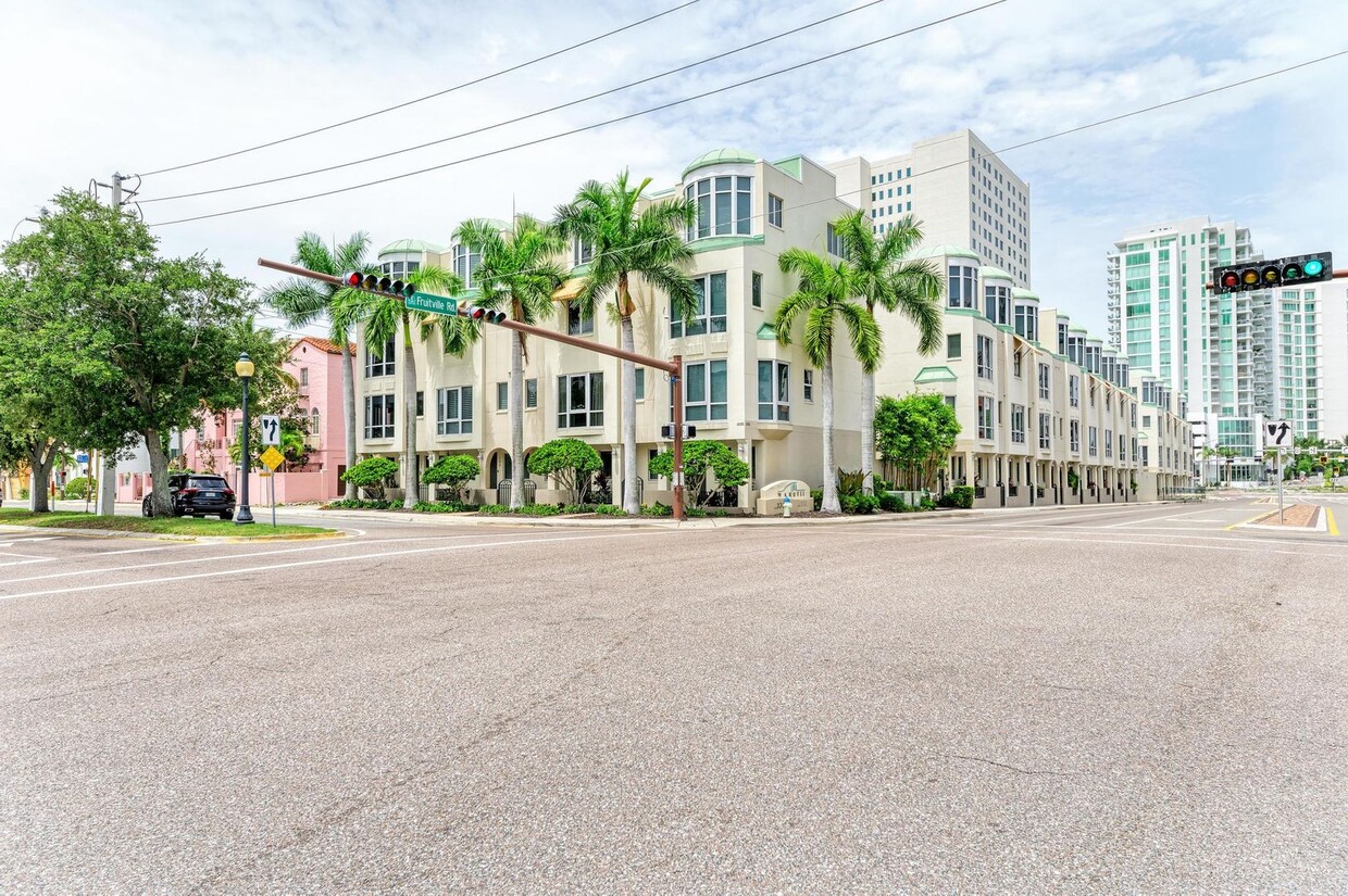 Primary Photo - ANNUAL DOWNTOWN SARASOTA CONDO - WALK EVER...