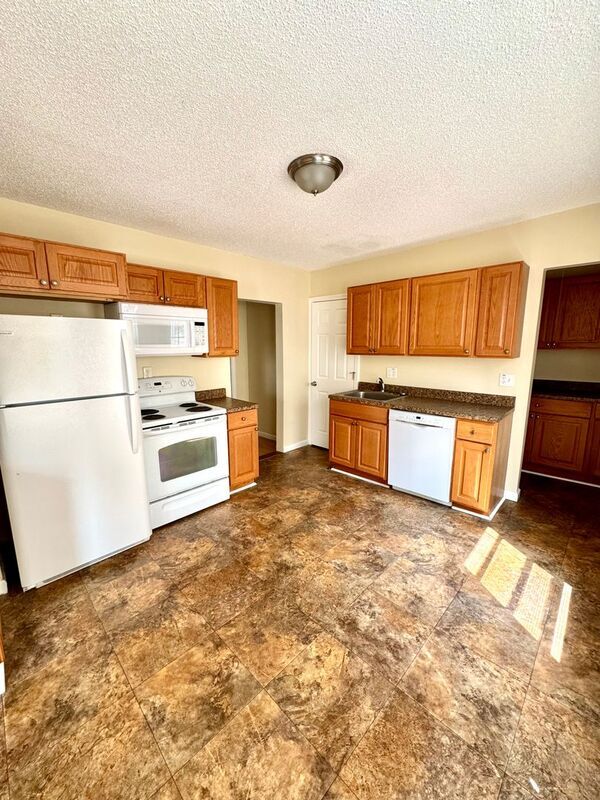 Photo - 15 Casimir St.