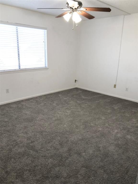 Building Photo - 2048 Lakeside Dr