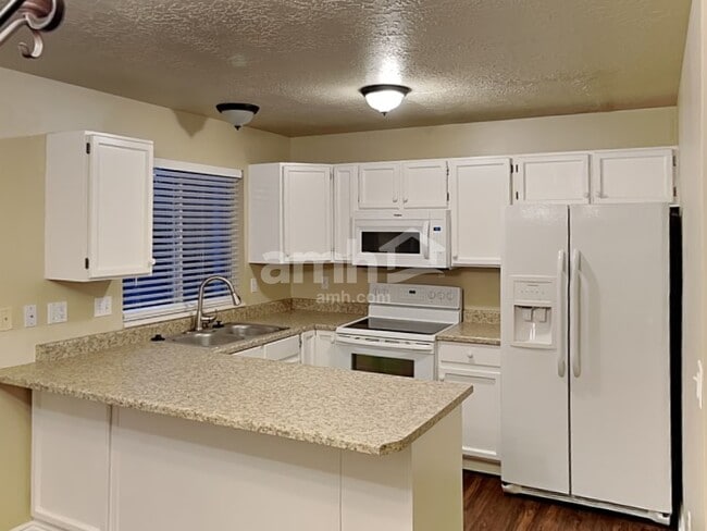 Building Photo - 536 S 925 E