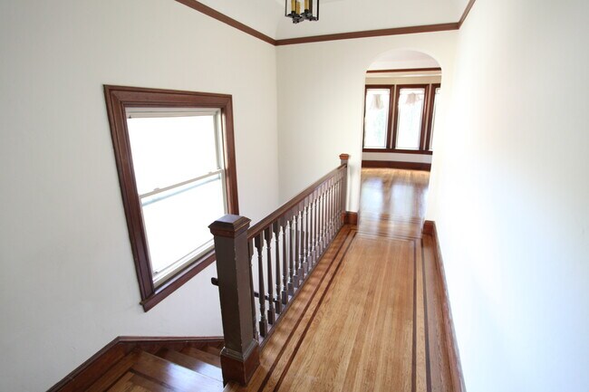hallway to living room - 523 S Murphy Ave