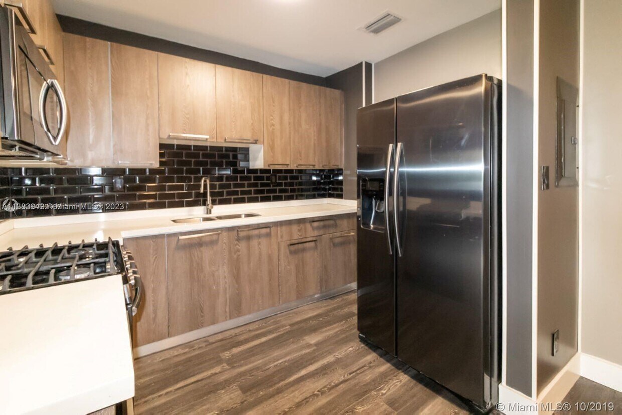 Foto principal - 733 85th St