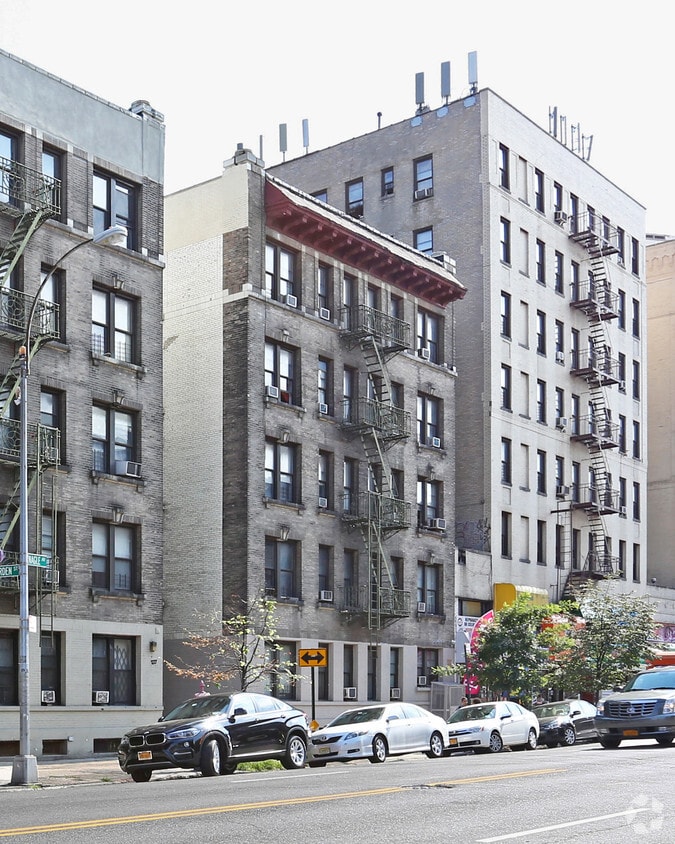 Building Photo - 131 Nagle Ave