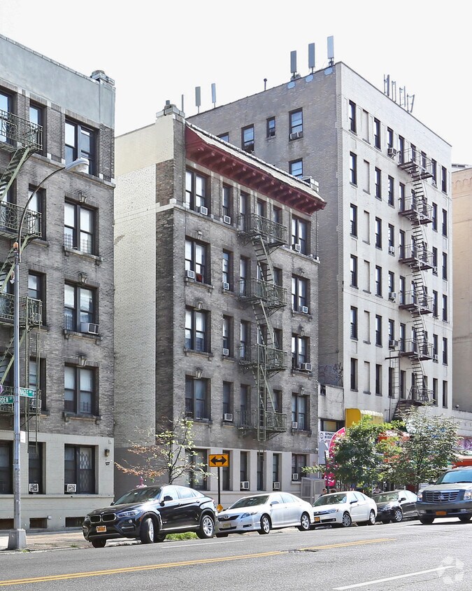 Foto del edificio - 131 Nagle Ave