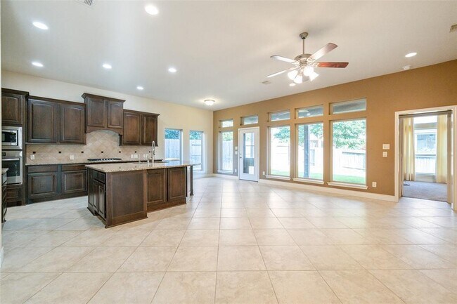 Foto del edificio - 115 Pine Crest Cir