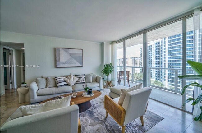 Building Photo - 5900 Collins Ave