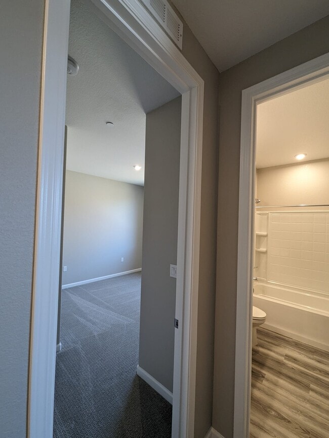Building Photo - 578 Pleasant Dr