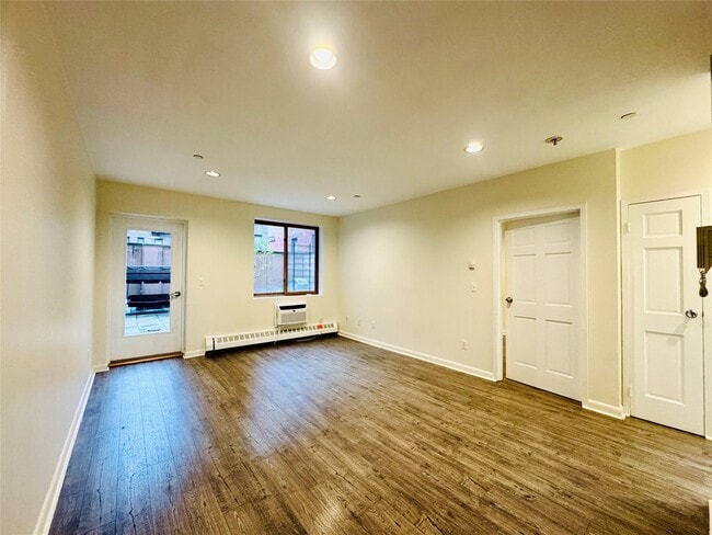 Building Photo - 118-82 Metropolitan Ave