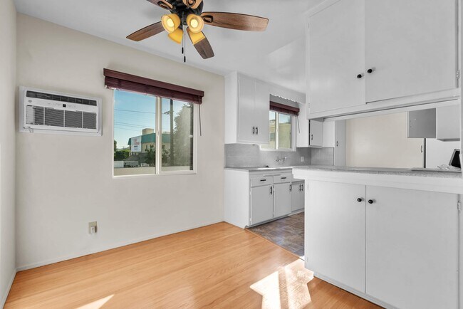 Foto del edificio - 4460 Ensign Ave.