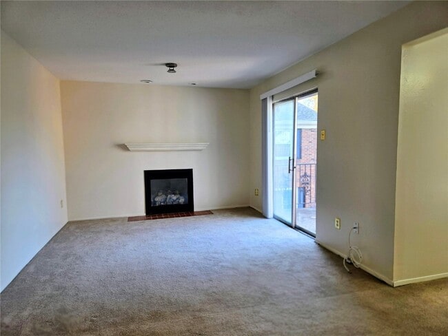 Building Photo - 13415 Land O Woods Dr