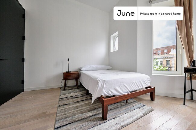 Foto del edificio - Room in Shared 4 bed/4 bath home in Ditmas Park