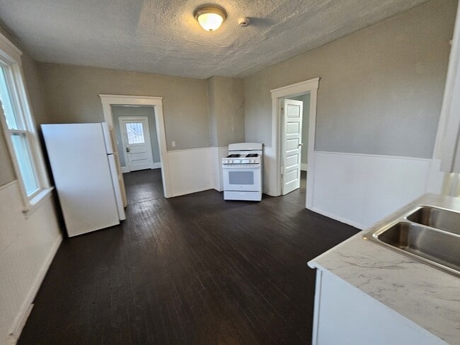 Building Photo - 8023 Kosciuszko Ave