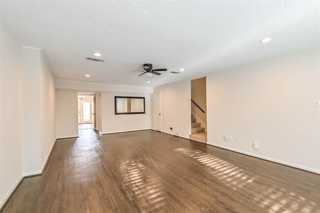 Foto del edificio - 496 N Post Oak Ln