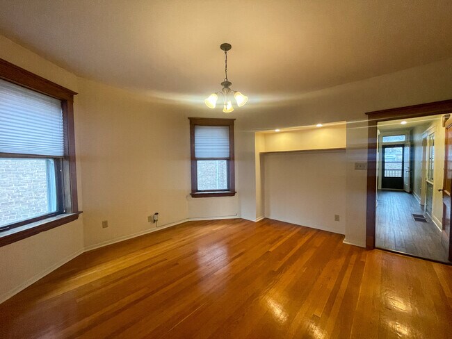 Building Photo - 4210 N Leavitt St