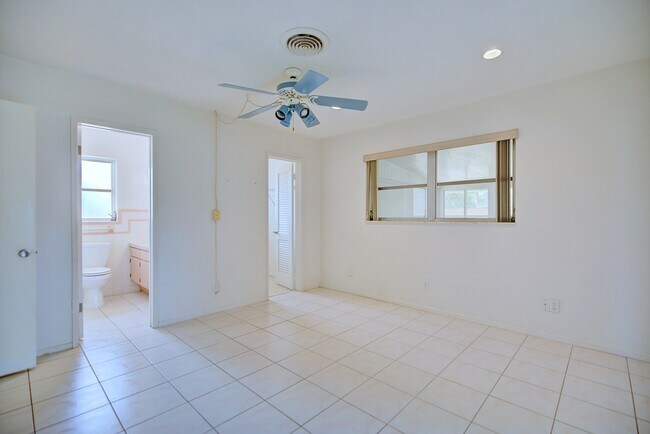 Foto del edificio - 33450 Grand Prix Dr