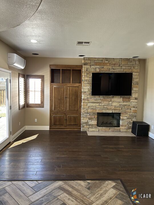 Building Photo - 2125 Carter Ct