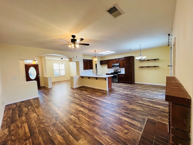 Building Photo - 1052 W Pebble Dr